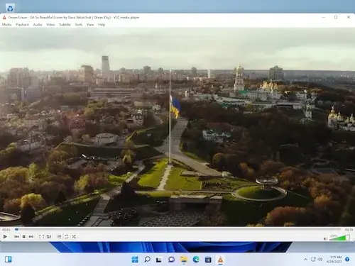 VLC 在 Windows 11 中播放视频并显示播放控制栏